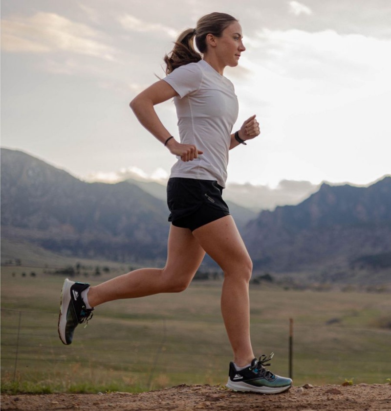 Columbia Endless Trail Running Tech Women's T-Shirt White | DCNEOG-350