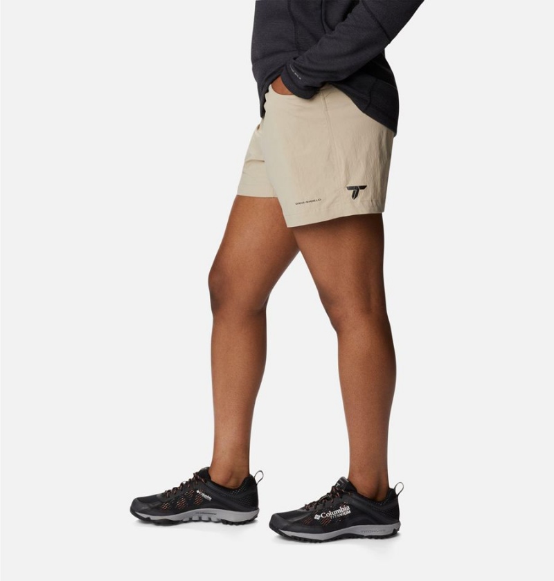 Columbia Titan Pass Lightweight Women's Shorts Khaki | GOTNXP-047